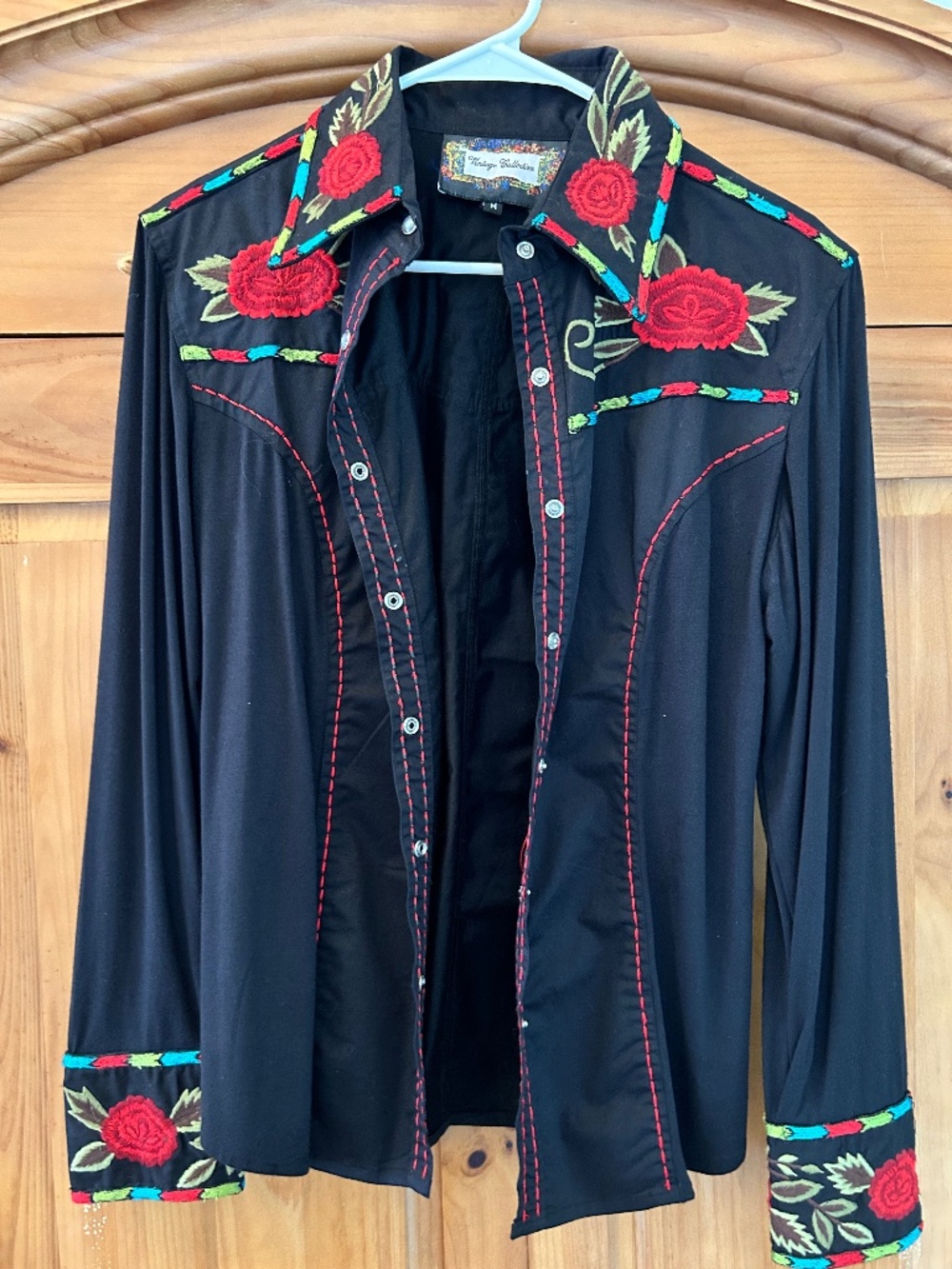 Embroidered western-style women's blouse by Vintage Collection size medium